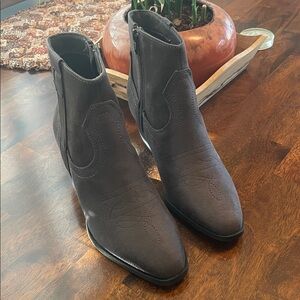 Cushionaire Outlaw Western Boot, Women’s 6.5, Gray